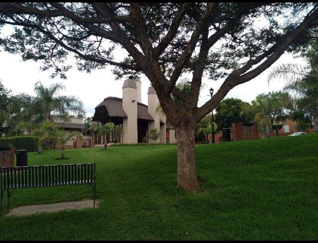 2 BEDROOM APARTMENT FOR SALE IN MOOIKLOOF RIDGE ESTATE